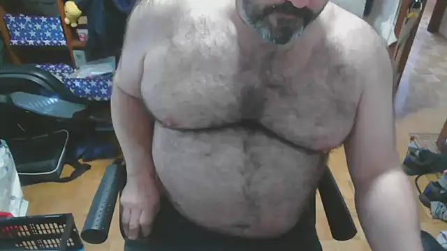 Snapshot of mikeyhotbear chatting on January 7, 12:31 pm mikeyhotbear online show from January 7, 12:31 pm