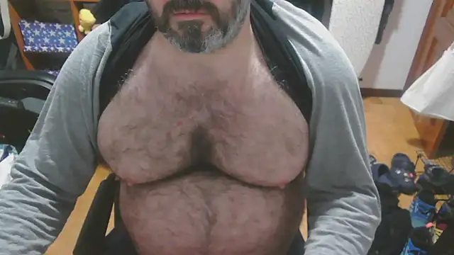 Snapshot of mikeyhotbear chatting on January 13, 7:00 am mikeyhotbear online show from January 13, 7:00 am