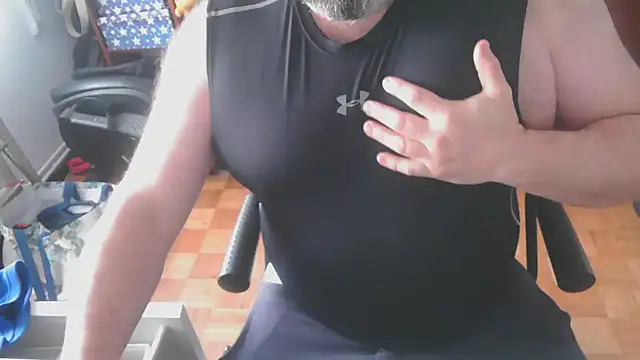 Snapshot of mikeyhotbear chatting on January 13, 4:51 pm mikeyhotbear online show from January 13, 4:51 pm