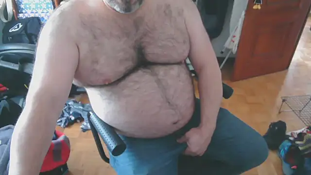 Snapshot of mikeyhotbear chatting on January 21, 11:13 am mikeyhotbear online show from January 21, 11:13 am