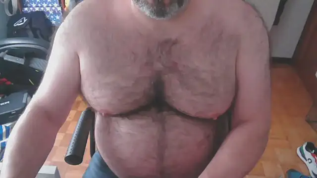 Snapshot of mikeyhotbear chatting on January 27, 4:54 pm mikeyhotbear online show from January 27, 4:54 pm