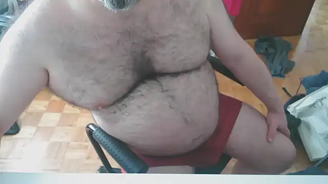 Snapshot of mikeyhotbear chatting on February 17, 11:55 am mikeyhotbear online show from February 17, 11:55 am