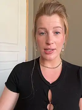 Snapshot of FoxyFrenchy chatting on September 30, 3:06 pm FoxyFrenchy online show from September 30, 3:06 pm