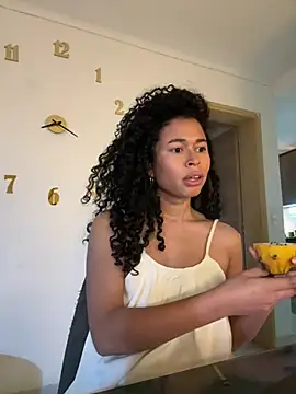 Snapshot of GabriSaenz chatting on December 19, 1:18 am GabriSaenz online show from December 19, 1:18 am