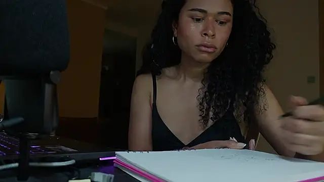 Snapshot of GabriSaenz chatting on January 17, 1:15 am GabriSaenz online show from January 17, 1:15 am