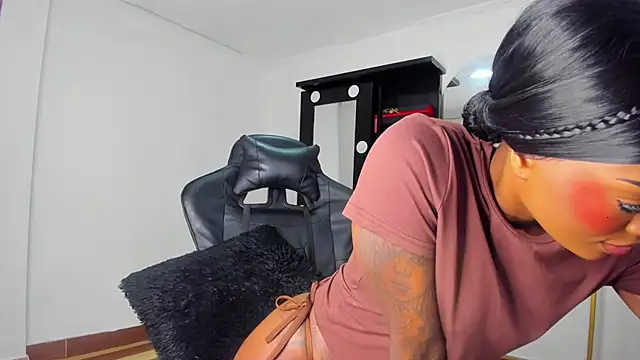 Snapshot of Emattaylor chatting on November 29, 11:02 am Emattaylor online show from November 29, 11:02 am