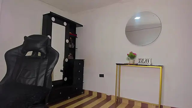 Snapshot of Emattaylor chatting on November 30, 11:36 am Emattaylor online show from November 30, 11:36 am