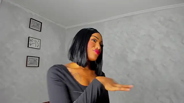 Snapshot of Emattaylor chatting on December 15, 11:03 am Emattaylor online show from December 15, 11:03 am