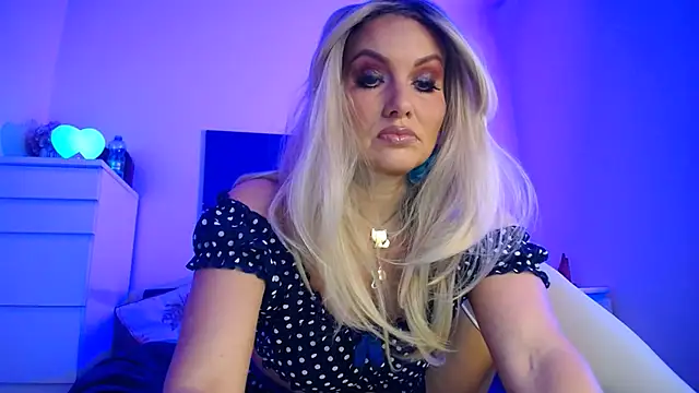 Tinkerbell822 online show from February 16, 8:54 am