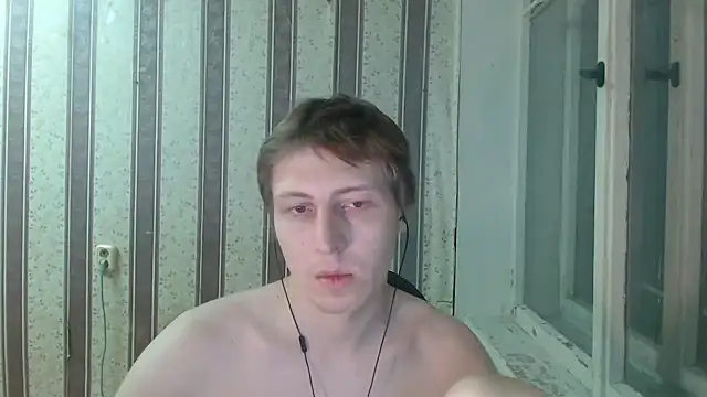 Snapshot of darienlarge chatting on February 14, 9:32 pm darienlarge online show from February 14, 9:32 pm