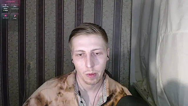 Snapshot of darienlarge chatting on February 21, 9:54 pm darienlarge online show from February 21, 9:54 pm