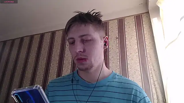 Snapshot of darienlarge chatting on February 25, 2:44 pm darienlarge online show from February 25, 2:44 pm