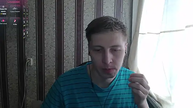 Snapshot of darienlarge chatting on February 27, 7:55 am darienlarge online show from February 27, 7:55 am