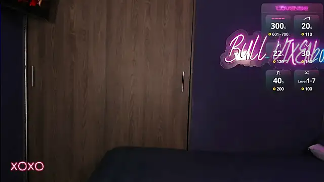 Snapshot of bull_vixen2001 chatting on December 13, 11:34 am bull vixen2001 online show from December 13, 11:34 am