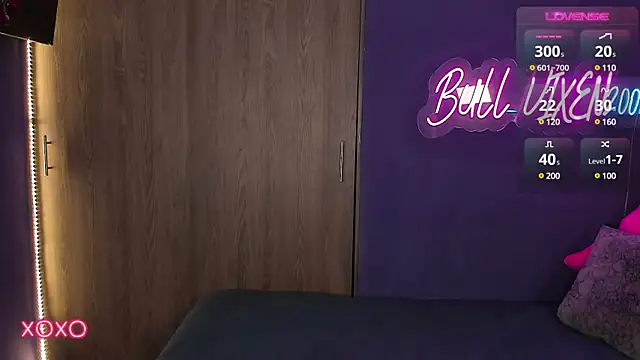 Snapshot of bull_vixen2001 chatting on January 16, 12:20 pm bull vixen2001 online show from January 16, 12:20 pm
