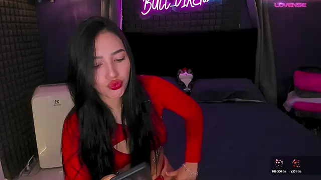 Snapshot of bull_vixen2001 chatting on September 11, 12:05 pm bull vixen2001 online show from September 11, 12:05 pm