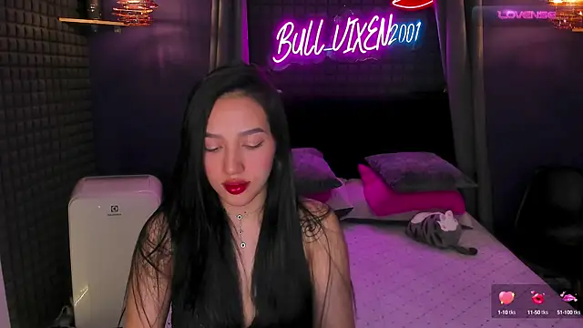 Snapshot of bull_vixen2001 chatting on October 4, 11:52 am bull vixen2001 online show from October 4, 11:52 am
