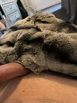 Snapshot of Furdale chatting on January 1, 12:44 pm Furdale online show from January 1, 12:44 pm