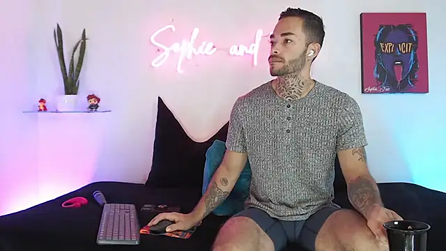 Snapshot of SophieFoxx17 chatting on October 9, 11:52 am SophieFoxx17 online show from October 9, 11:52 am