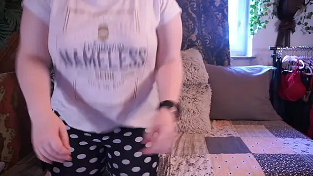 Snapshot of TessaWinter chatting on January 28, 9:19 am TessaWinter online show from January 28, 9:19 am