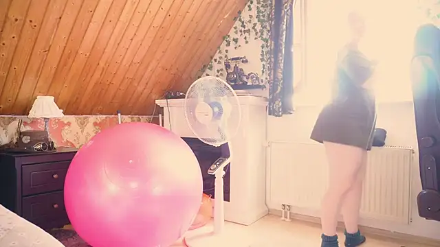 Snapshot of TessaWinter chatting on September 15, 2:39 pm TessaWinter online show from September 15, 2:39 pm