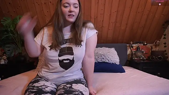 Snapshot of TessaWinter chatting on October 31, 3:35 pm TessaWinter online show from October 31, 3:35 pm