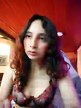 Snapshot of _Laary chatting on December 17, 9:05 pm Laary online show from December 17, 9:05 pm