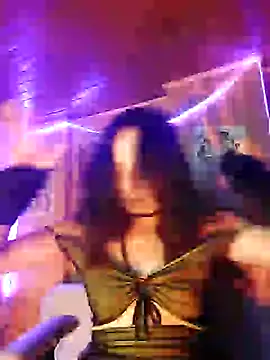 Snapshot of _Laary chatting on December 25, 12:27 am Laary online show from December 25, 12:27 am