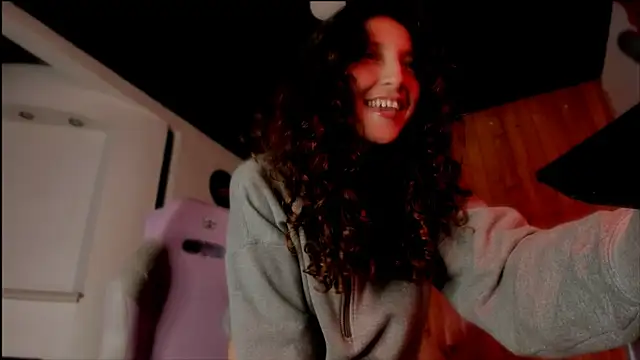 Snapshot of _Laary chatting on February 12, 11:41 pm Laary online show from February 12, 11:41 pm