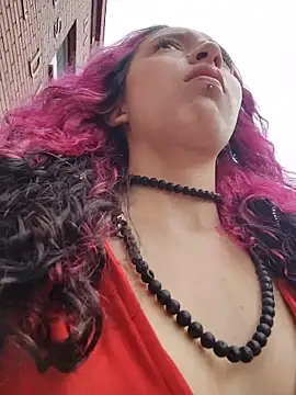 Snapshot of _Laary chatting on November 5, 7:36 pm Laary online show from November 5, 7:36 pm