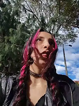 Snapshot of _Laary chatting on November 25, 9:04 pm Laary online show from November 25, 9:04 pm