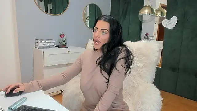 ElisaBaxter online show from November 2, 6:05 am