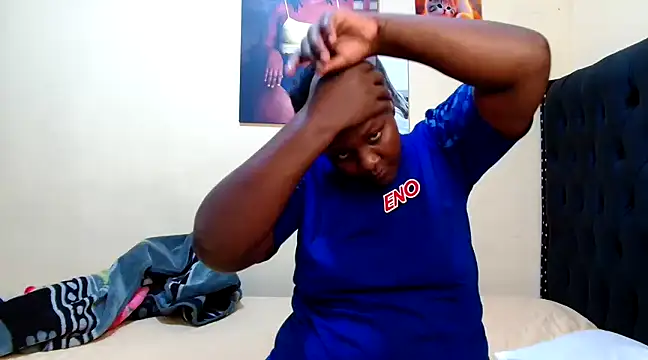 Snapshot of Toomuchbooty33 chatting on February 4, 9:41 pm Toomuchbooty33 online show from February 4, 9:41 pm