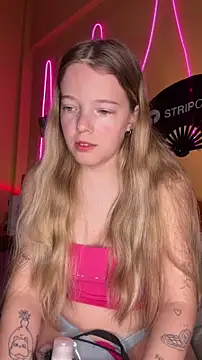 Snapshot of -veranito- chatting on February 23, 3:04 am -veranito- online show from February 23, 3:04 am