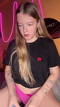 Snapshot of -veranito- chatting on February 24, 3:04 am -veranito- online show from February 24, 3:04 am