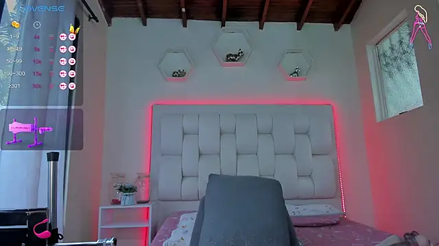 shanakendall online show from February 11, 4:46 pm