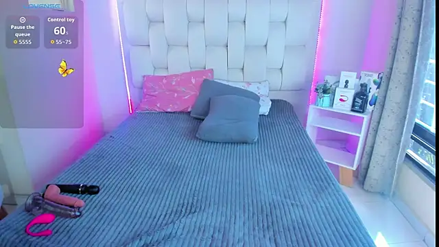 shanakendall online show from October 1, 2:12 pm