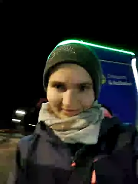 Snapshot of AnnualSunrise chatting on December 21, 7:16 pm AnnualSunrise online show from December 21, 7:16 pm