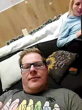 Snapshot of AnnualSunrise chatting on December 23, 6:05 pm AnnualSunrise online show from December 23, 6:05 pm