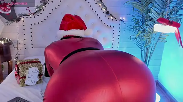 Snapshot of _Eurekaa_ chatting on December 8, 11:40 pm Eurekaa online show from December 8, 11:40 pm