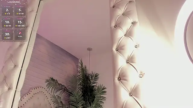 Snapshot of _Eurekaa_ chatting on March 8, 11:28 pm Eurekaa online show from March 8, 11:28 pm