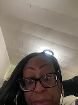 Snapshot of Goddesskarisma chatting on December 17, 8:04 pm Goddesskarisma online show from December 17, 8:04 pm