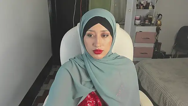 Snapshot of adila_anich chatting on January 4, 12:37 am adila anich online show from January 4, 12:37 am