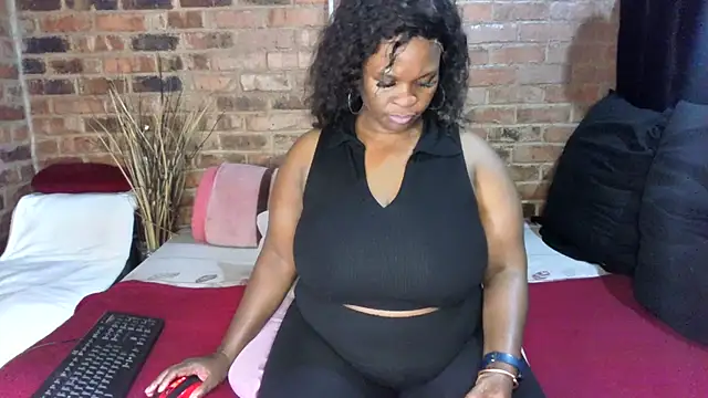 Snapshot of DIRTIENASTY chatting on October 28, 5:33 am DIRTIENASTY online show from October 28, 5:33 am