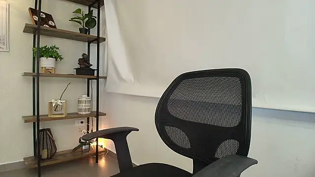 Sassy--Girl online show from March 13, 6:14 pm