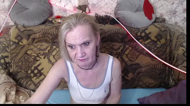 Snapshot of MissBekker chatting on December 17, 3:06 am MissBekker online show from December 17, 3:06 am