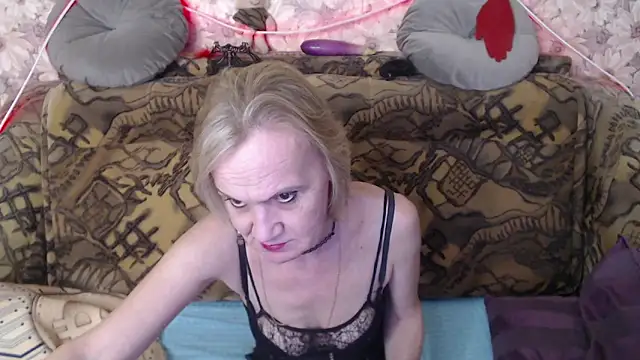 Snapshot of MissBekker chatting on January 8, 8:29 pm MissBekker online show from January 8, 8:29 pm