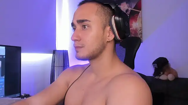 AlexRivera6 online show from December 25, 6:52 pm