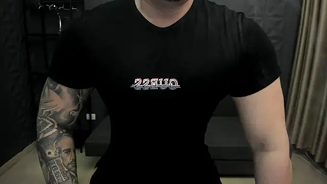 Snapshot of TonyWilcox chatting on February 1, 5:49 am TonyWilcox online show from February 1, 5:49 am