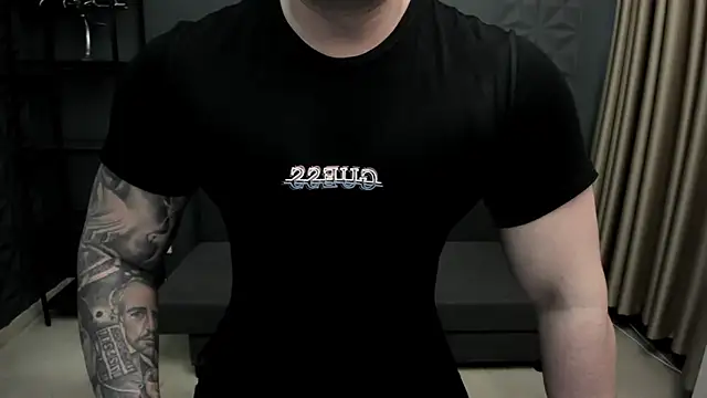 Snapshot of TonyWilcox chatting on February 2, 7:09 am TonyWilcox online show from February 2, 7:09 am